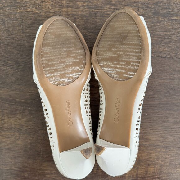 Calvin Klein Leather Perforated Peep Toe Low-heeled Pump - Size 10 - Picture 6 of 7